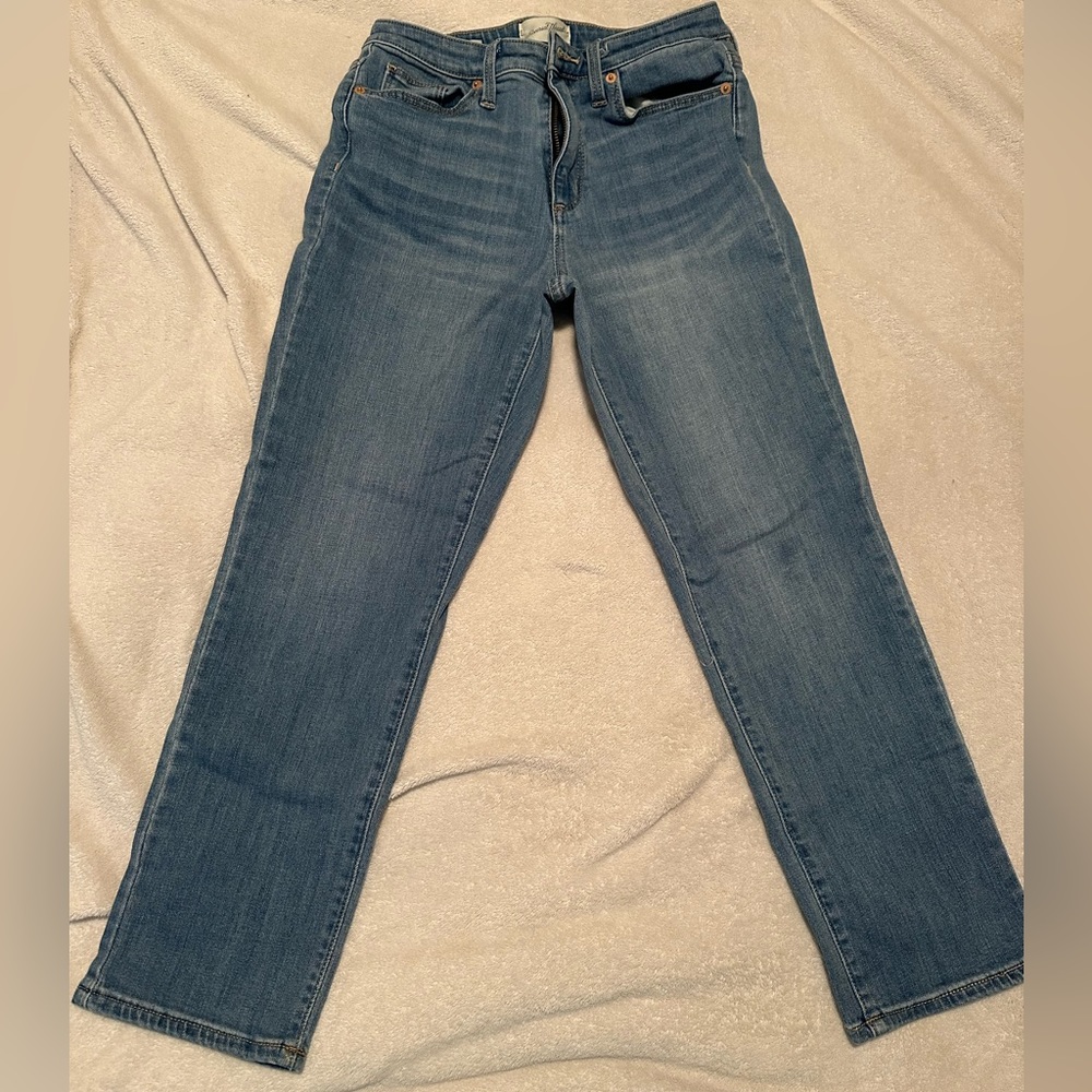 Women’s High Rise Slim Straight Jeans